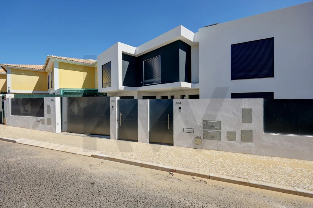 Moradia T3 para Venda em São Domingos de Rana Foto 1