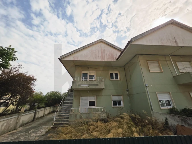 Moradia T6 para Venda em Porto Salvo Foto 1