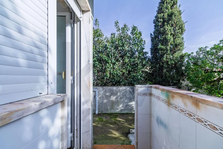 Moradia T6 para Venda em Porto Salvo Foto 18