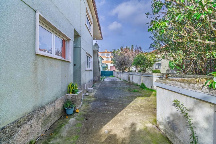 Moradia T6 para Venda em Porto Salvo Foto 23