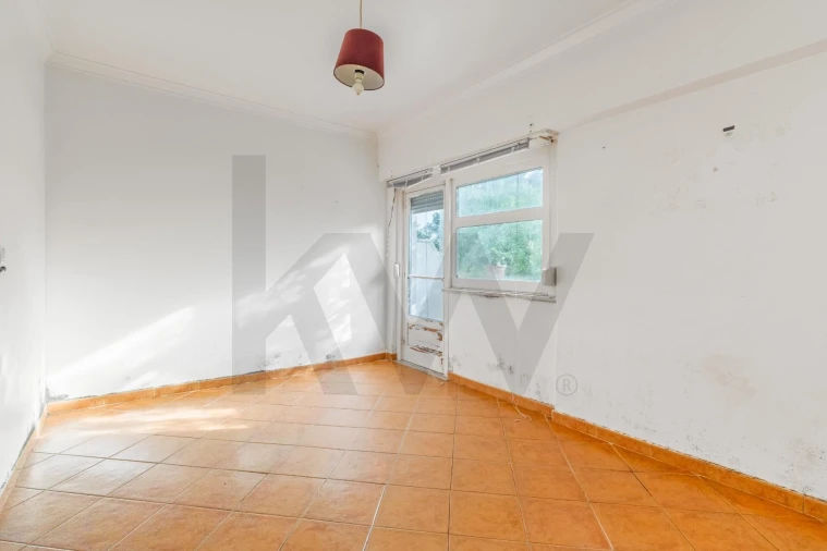 Moradia T6 para Venda em Porto Salvo Foto 9