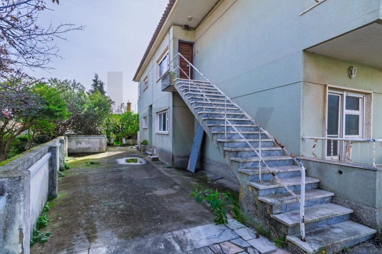 Moradia T6 para Venda em Porto Salvo Foto 25