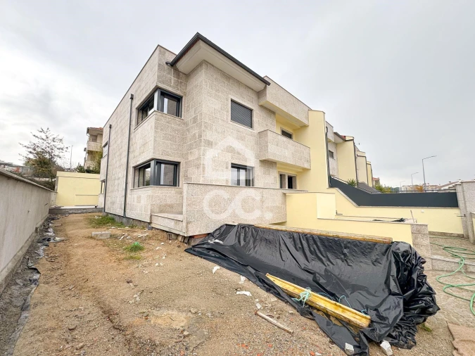 Moradia T4 para Venda em Ranhados Foto 1