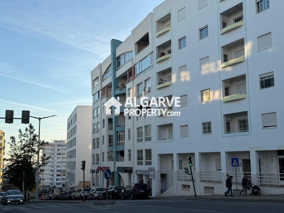 Apartamento T4 para Venda em Quarteira Foto 1