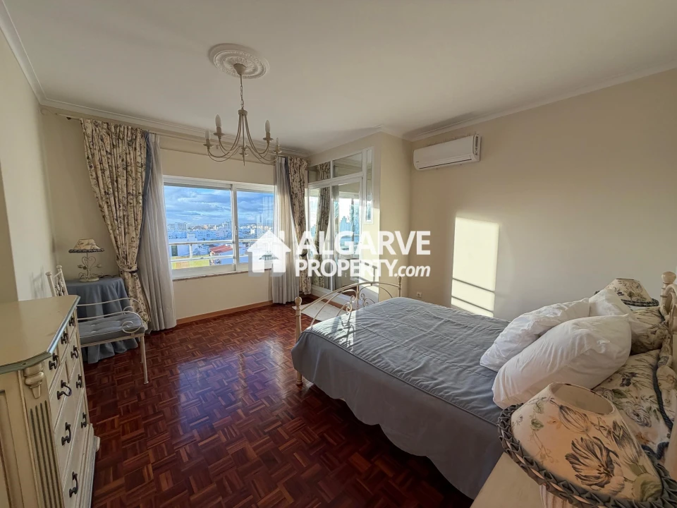 Apartamento T4 para Venda em Quarteira Foto 18