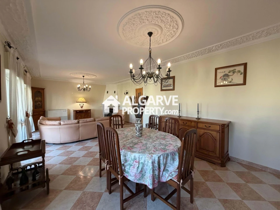 Apartamento T4 para Venda em Quarteira Foto 3