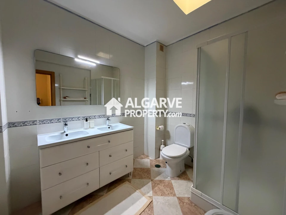 Apartamento T4 para Venda em Quarteira Foto 15
