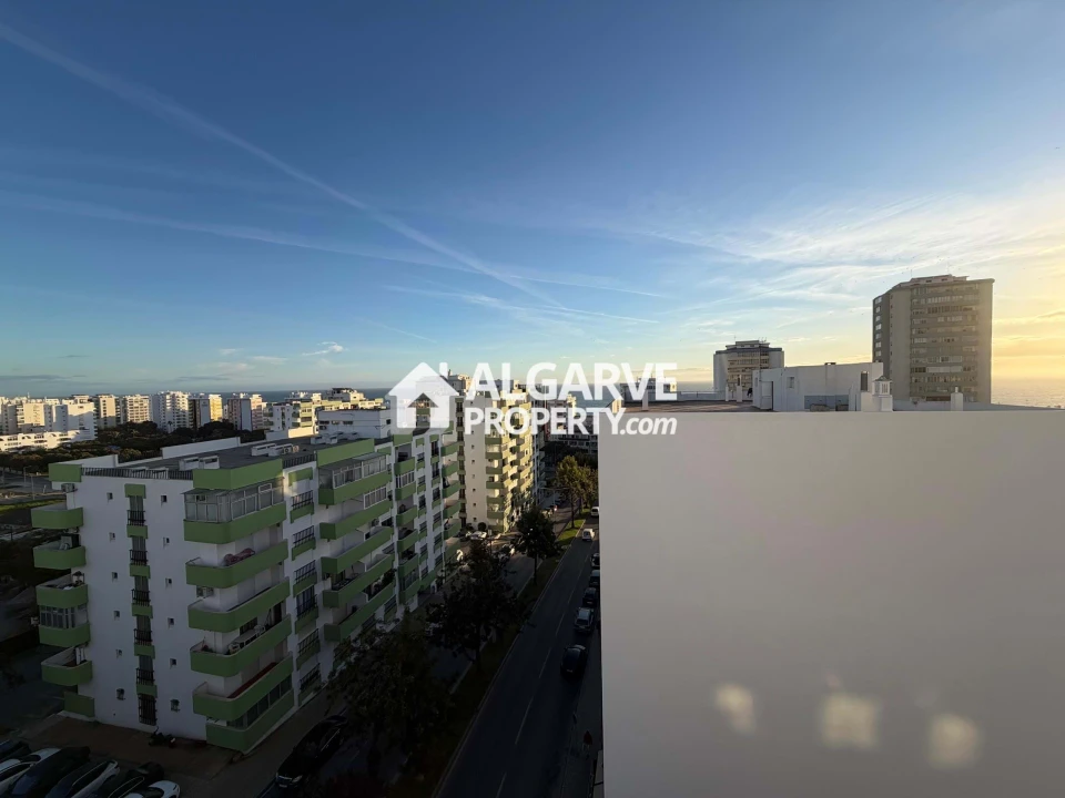 Apartamento T4 para Venda em Quarteira Foto 2