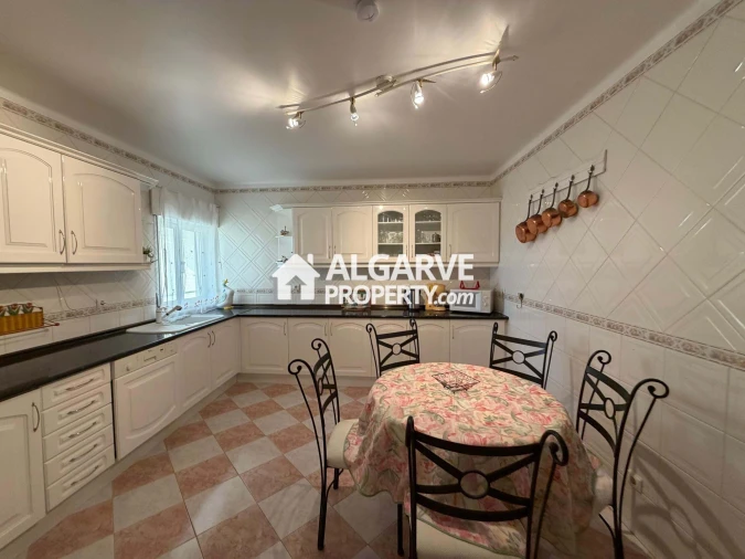 Apartamento T4 para Venda em Quarteira Foto 4