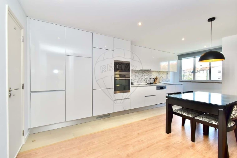 Apartamento T2 para Arrendamento férias em Alcabideche Foto 3