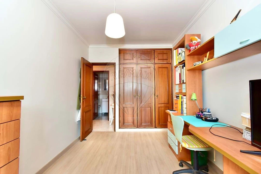 Apartamento T3 para Venda em Carcavelos e Parede Foto 14