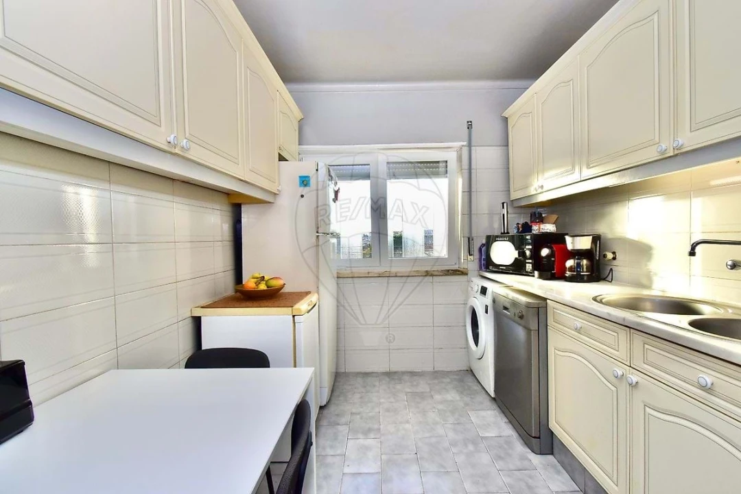 Apartamento T3 para Venda em Carcavelos e Parede Foto 7