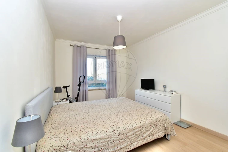 Apartamento T3 para Venda em Carcavelos e Parede Foto 9