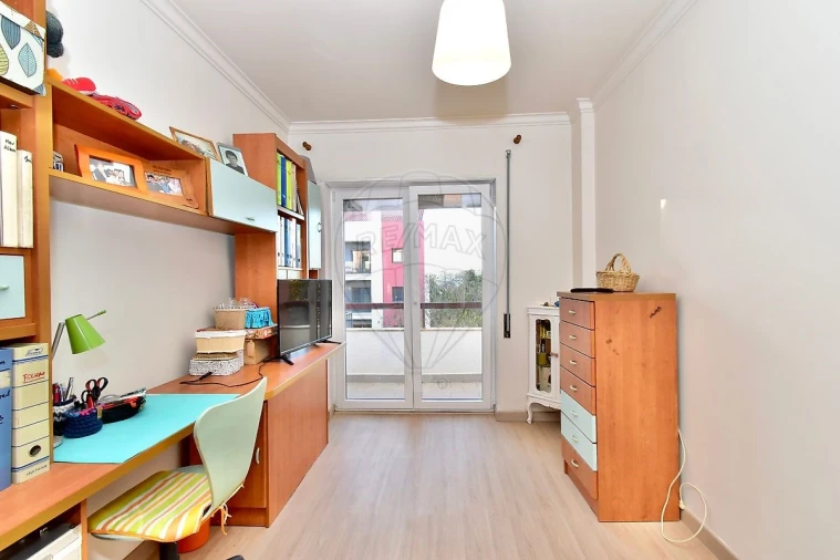 Apartamento T3 para Venda em Carcavelos e Parede Foto 13