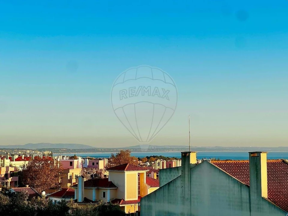 Apartamento T3 para Venda em Carcavelos e Parede Foto 3