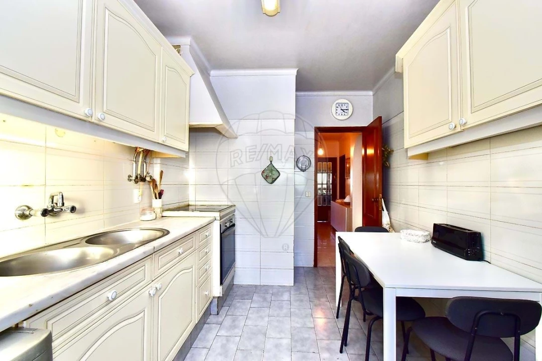 Apartamento T3 para Venda em Carcavelos e Parede Foto 8