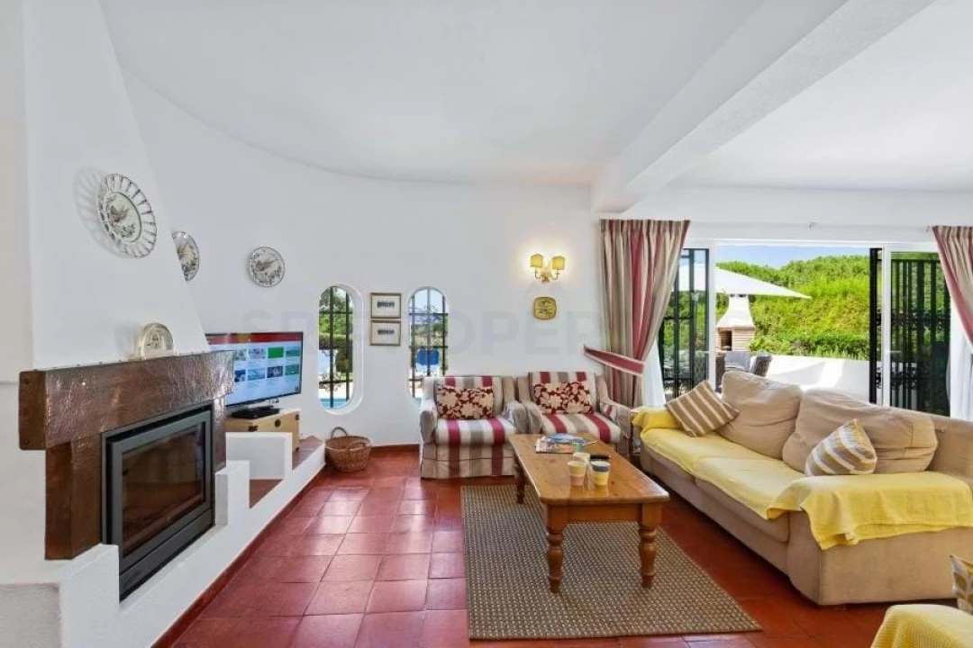 Moradia T4 para Venda em Quarteira Foto 2