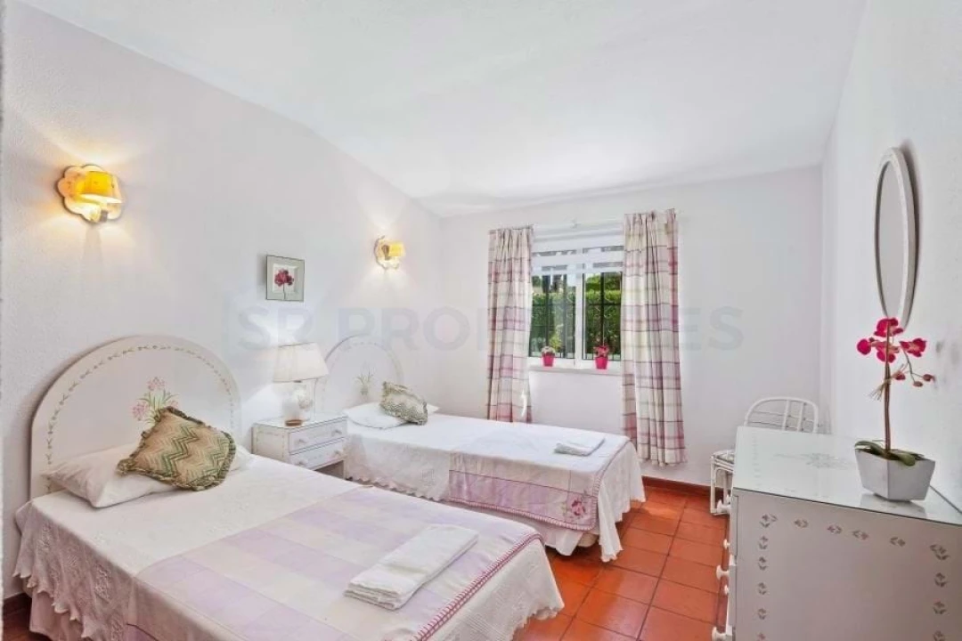 Moradia T4 para Venda em Quarteira Foto 7