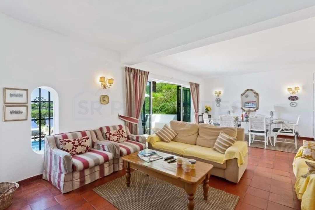 Moradia T4 para Venda em Quarteira Foto 12