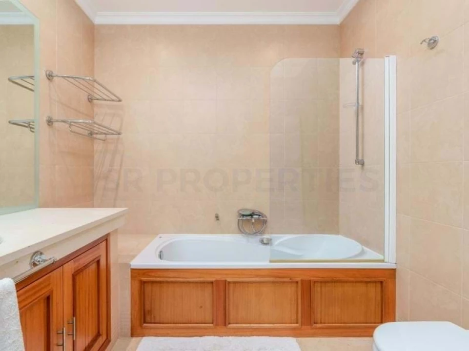 Moradia T4 para Venda em Quarteira Foto 38