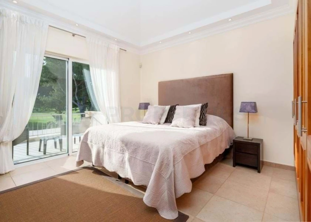 Moradia T4 para Venda em Quarteira Foto 9