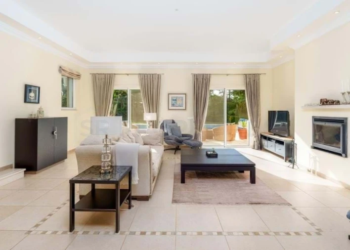 Moradia T4 para Venda em Quarteira Foto 13