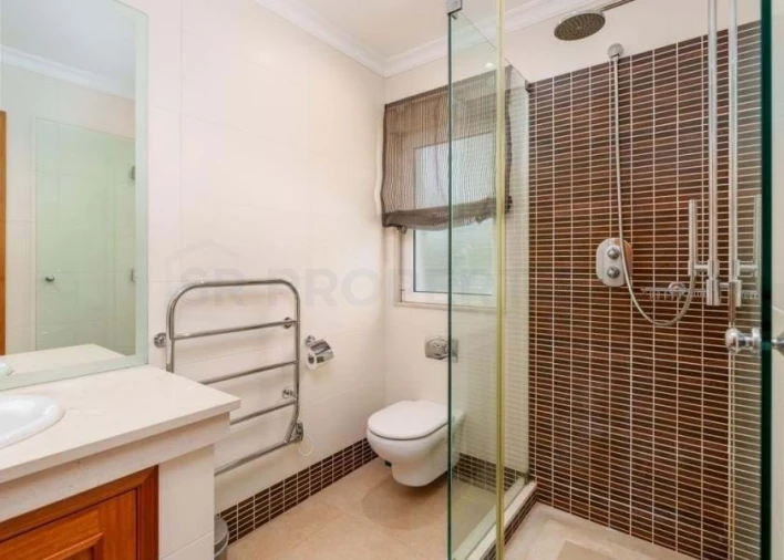 Moradia T4 para Venda em Quarteira Foto 34