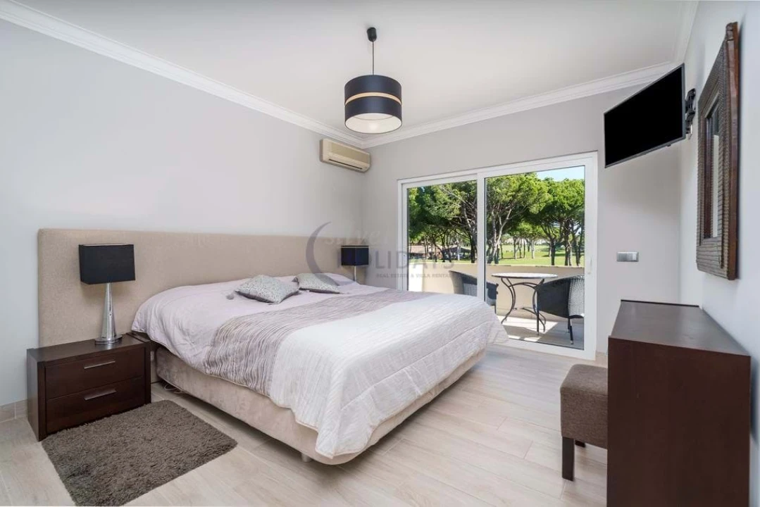 Moradia T3 para Venda em Quarteira Foto 8