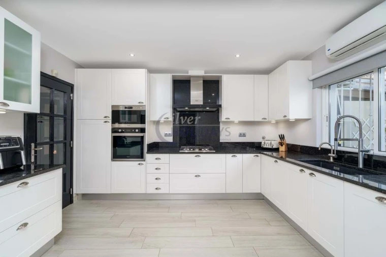 Moradia T3 para Venda em Quarteira Foto 7