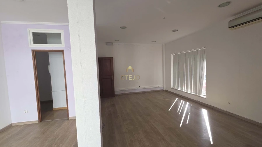 Negócio para Venda em Pinhal Novo Foto 5