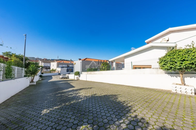 Moradia T3 para Venda em Valongo Foto 31