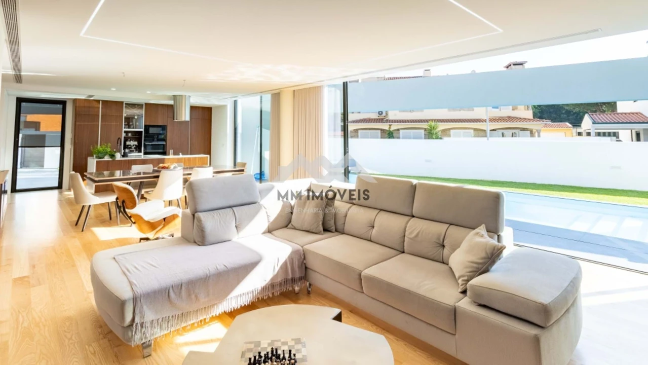 Moradia T4 para Venda em Vila Nova da Telha Foto 3