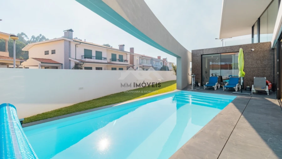 Moradia T4 para Venda em Vila Nova da Telha Foto 47