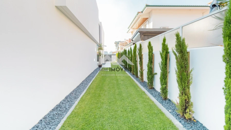 Moradia T4 para Venda em Vila Nova da Telha Foto 31