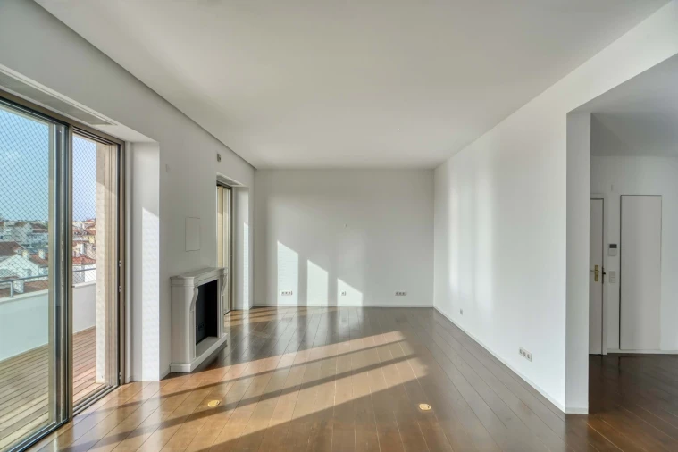 Apartamento T4 para Arrendamento em Campo de Ourique Foto 3