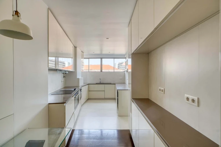 Apartamento T4 para Arrendamento em Campo de Ourique Foto 5