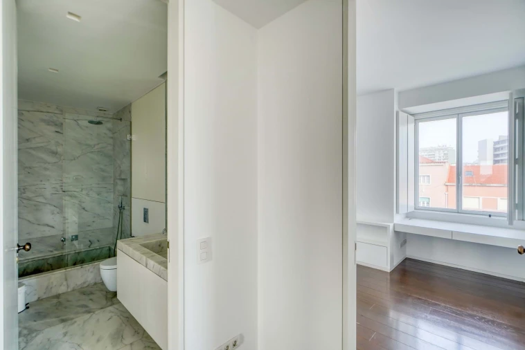 Apartamento T4 para Arrendamento em Campo de Ourique Foto 36