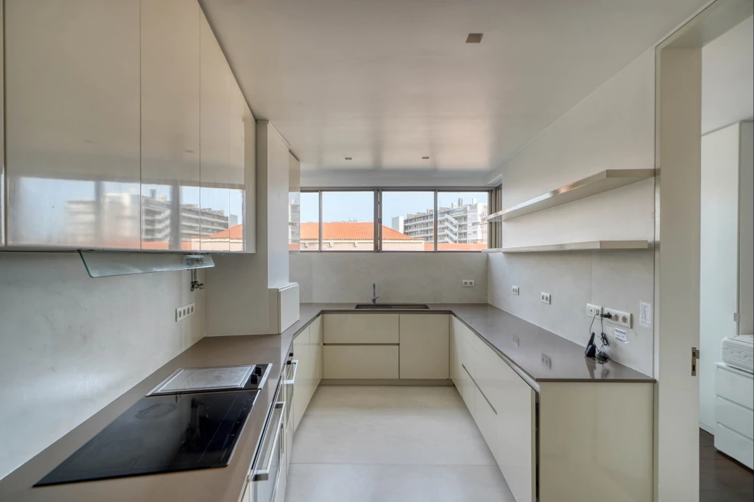 Apartamento T4 para Arrendamento em Campo de Ourique Foto 13