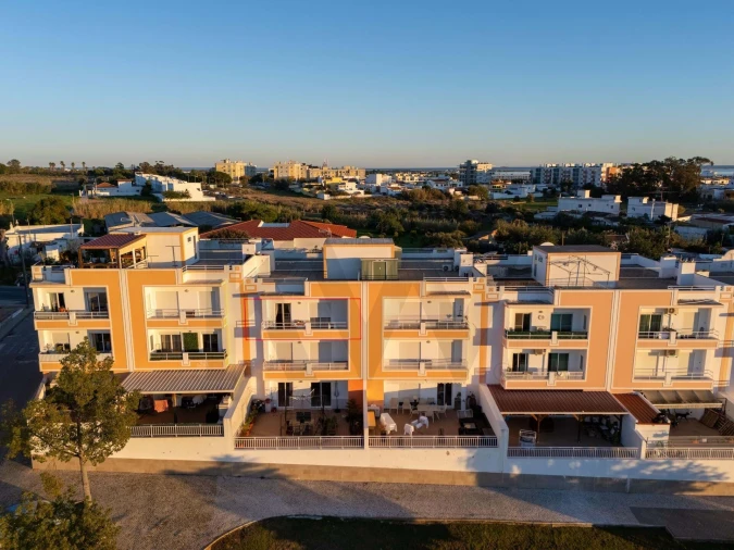 Apartamento T2 para Venda em Quelfes Foto 5