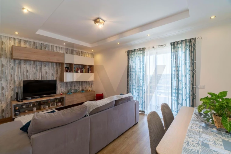 Apartamento T2 para Venda em Quelfes Foto 12