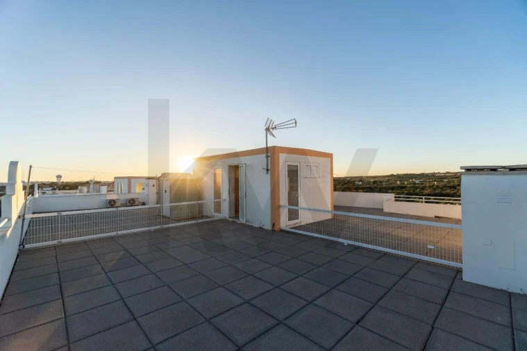 Apartamento T2 para Venda em Quelfes Foto 47