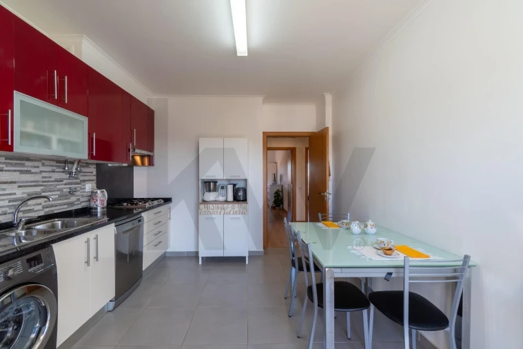 Apartamento T2 para Venda em Quelfes Foto 38