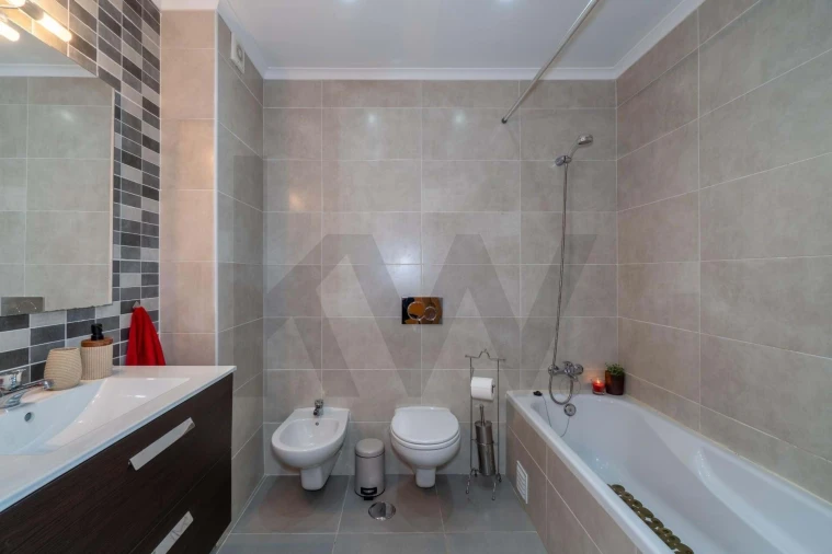 Apartamento T2 para Venda em Quelfes Foto 35