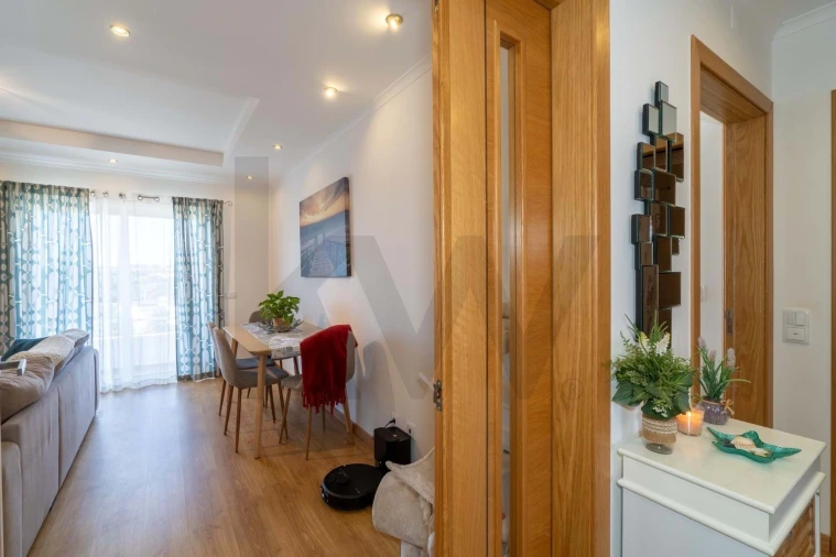 Apartamento T2 para Venda em Quelfes Foto 11