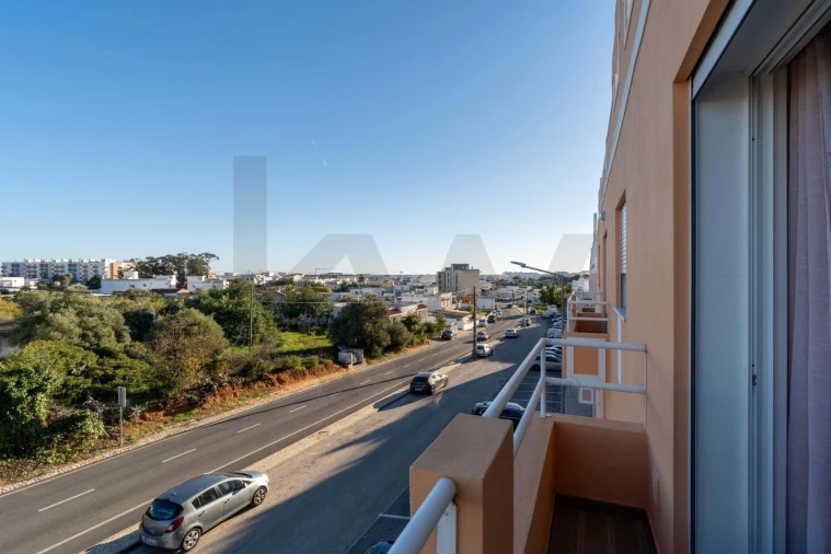 Apartamento T2 para Venda em Quelfes Foto 24