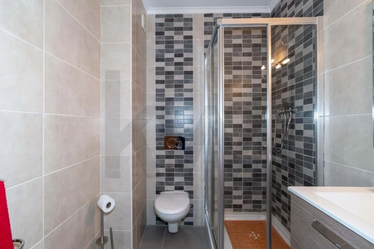 Apartamento T2 para Venda em Quelfes Foto 34