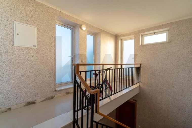 Apartamento T2 para Venda em Quelfes Foto 44