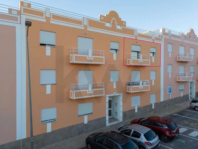 Apartamento T2 para Venda em Quelfes Foto 4