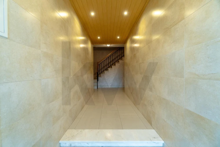 Apartamento T2 para Venda em Quelfes Foto 8