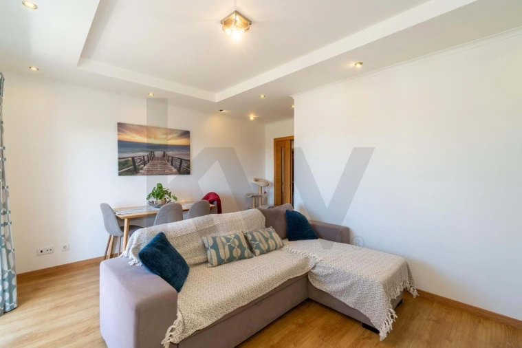 Apartamento T2 para Venda em Quelfes Foto 17